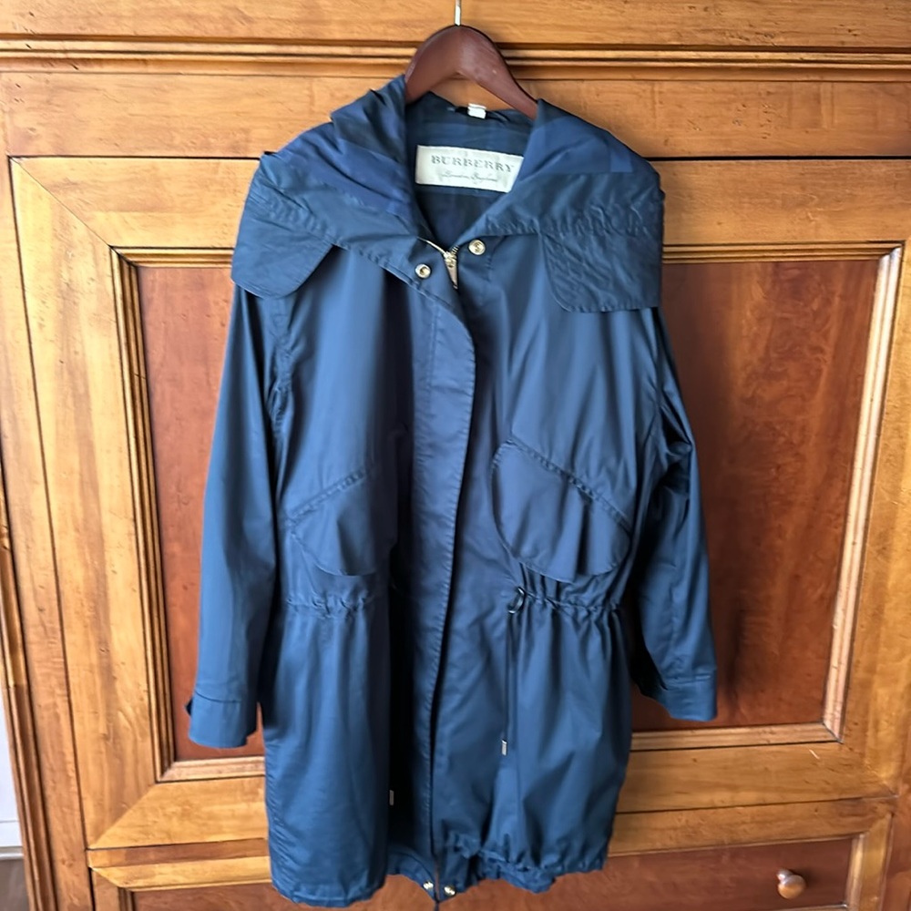 Burberry women’s spring/fall weight parka. Navy blue. Size XL. Great condition.